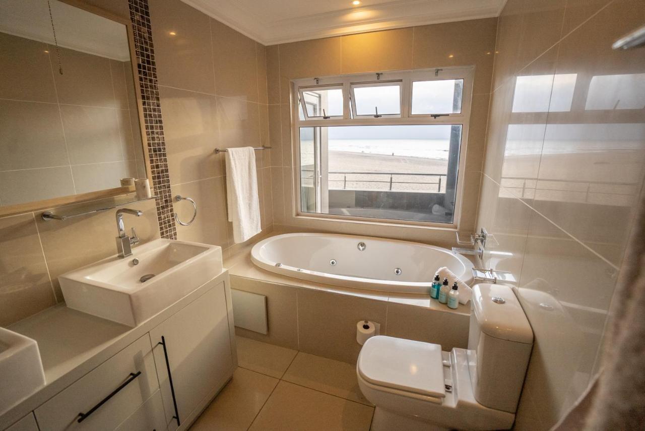 Deja Blue Beachfront Villa, Newly Renovated Langstrand Kültér fotó